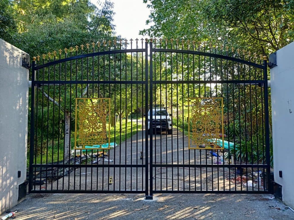 Nova Gate aluminium gate installation